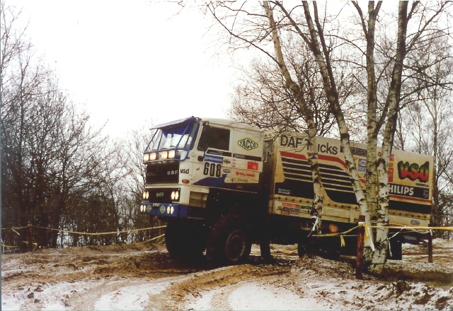 Dakar DAF service wagen 608 (1988) met kerst 1992